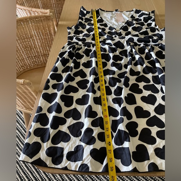 Emery Rose| Novelty Print, HEART print Mini Dress in Black & White•••Babydoll - Picture 9 of 10